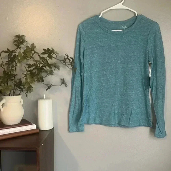 a.n.a Women’s Basic Long Sleeve Crewneck Tee - Picture 2 of 6